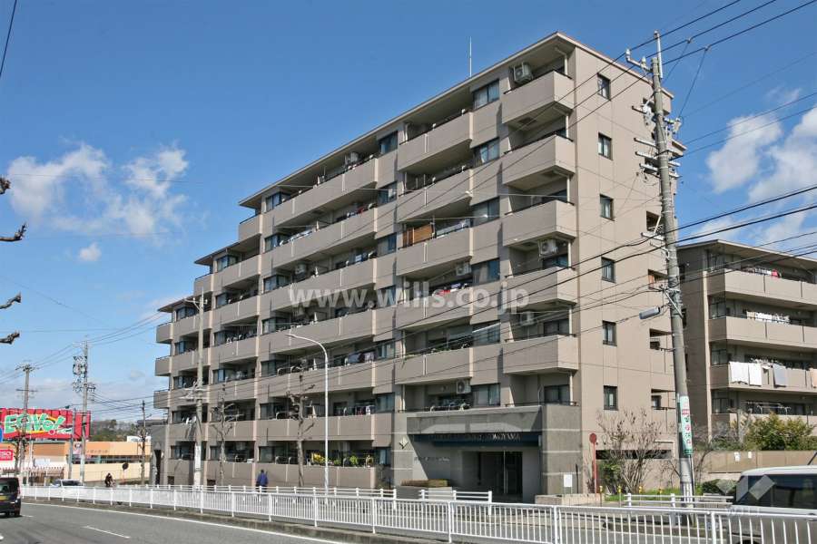 グローリアス緑区桃山の外観(南側から)