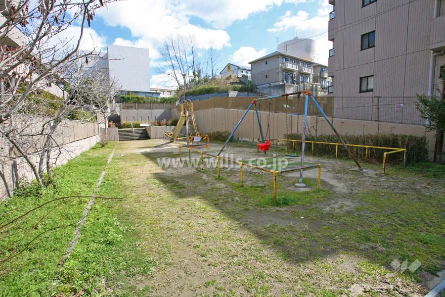敷地東側に隣接する公園