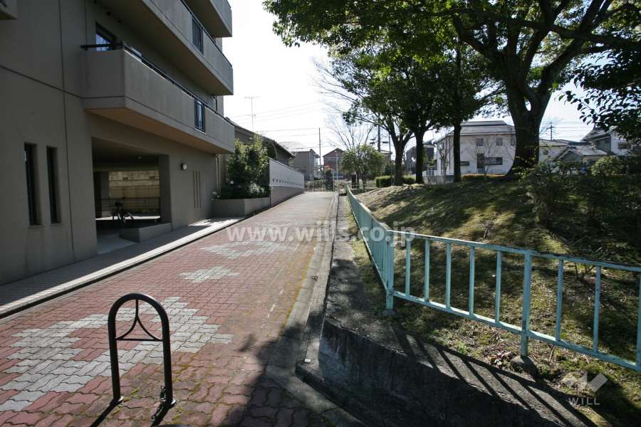 敷地西側には公園があります。