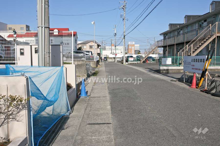 敷地南側の前面道路