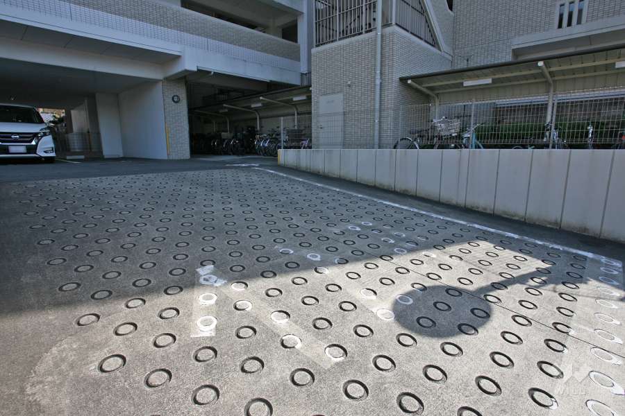 駐車場出入り口
