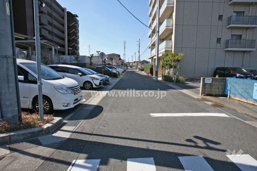 敷地北側の前面道路