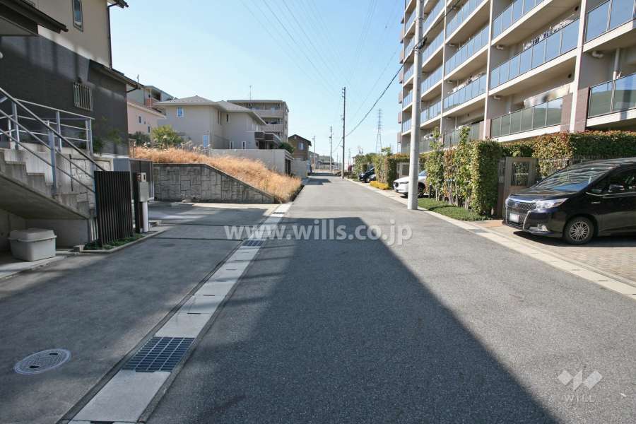 敷地南側の前面道路