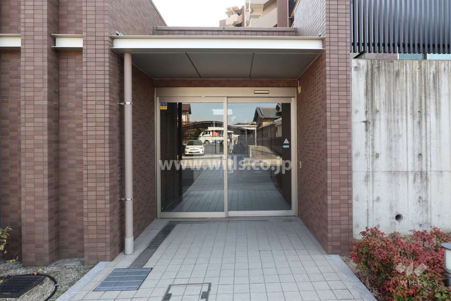 北側サブエントランス