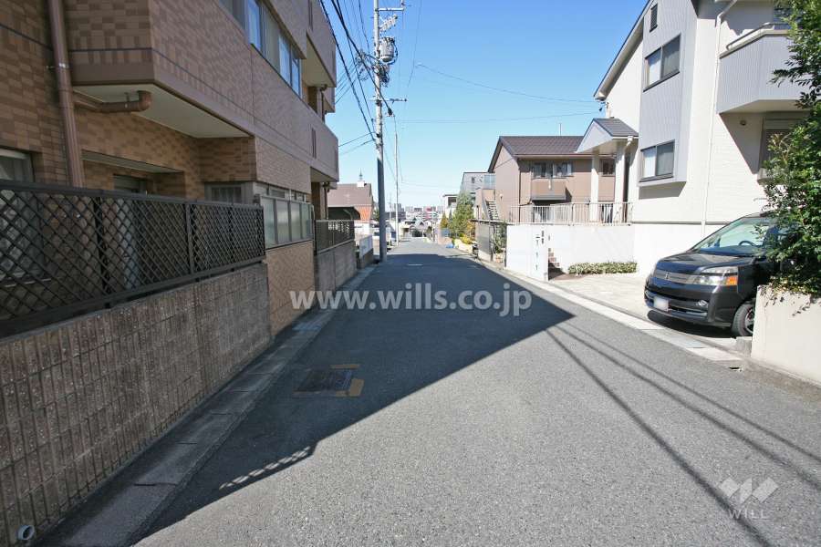 敷地東側の前面道路