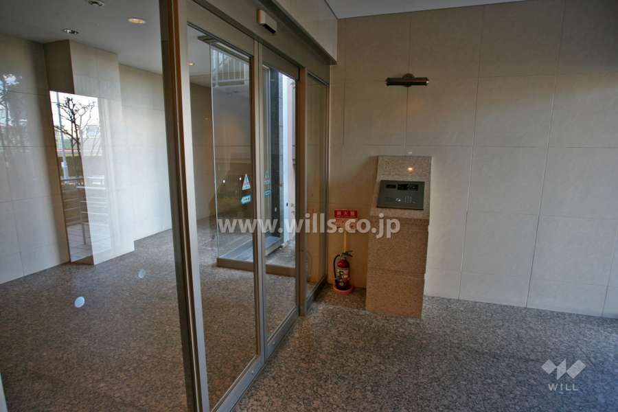 エントランスの自動ドア