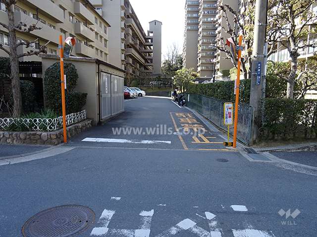 駐車場出入り口