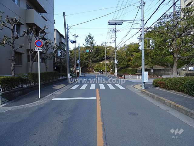 メゾン千里丘1番街Ｄ棟の東側前面道路