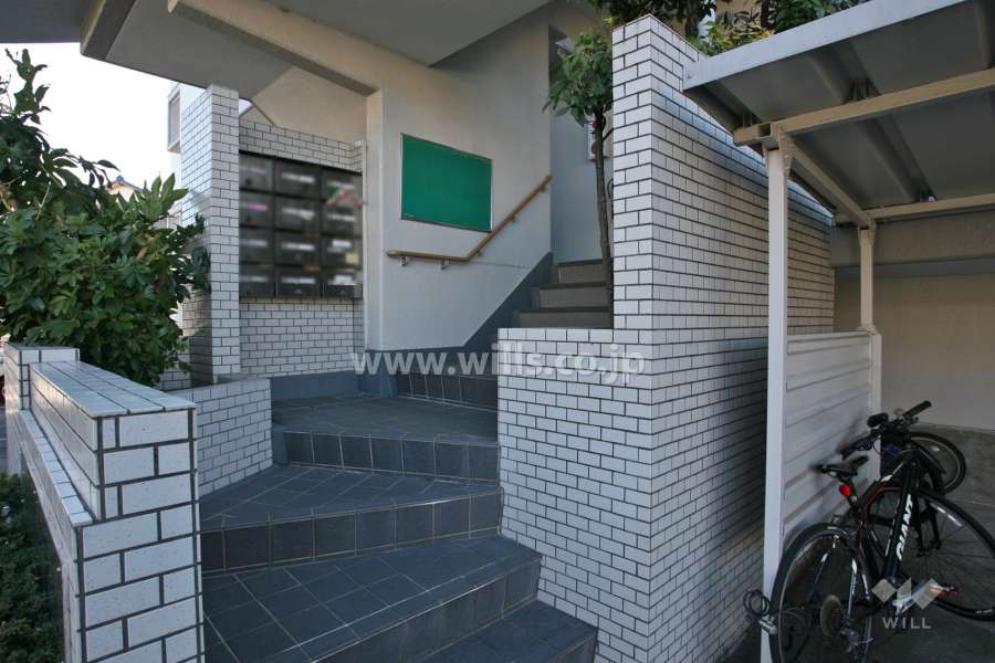 住戸入り口(共用ポスト)