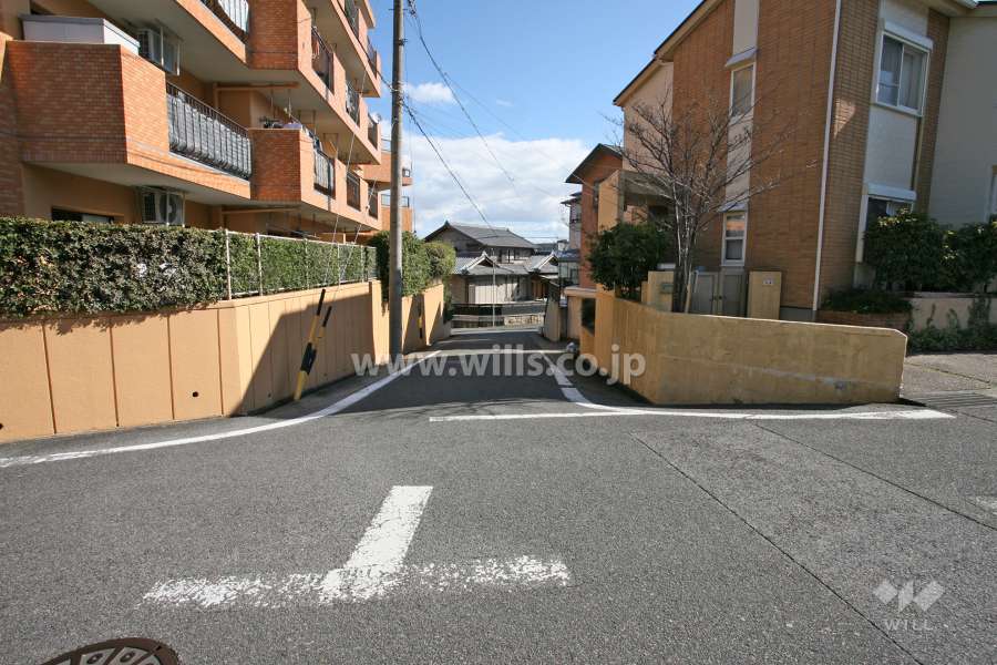 敷地南側の前面道路