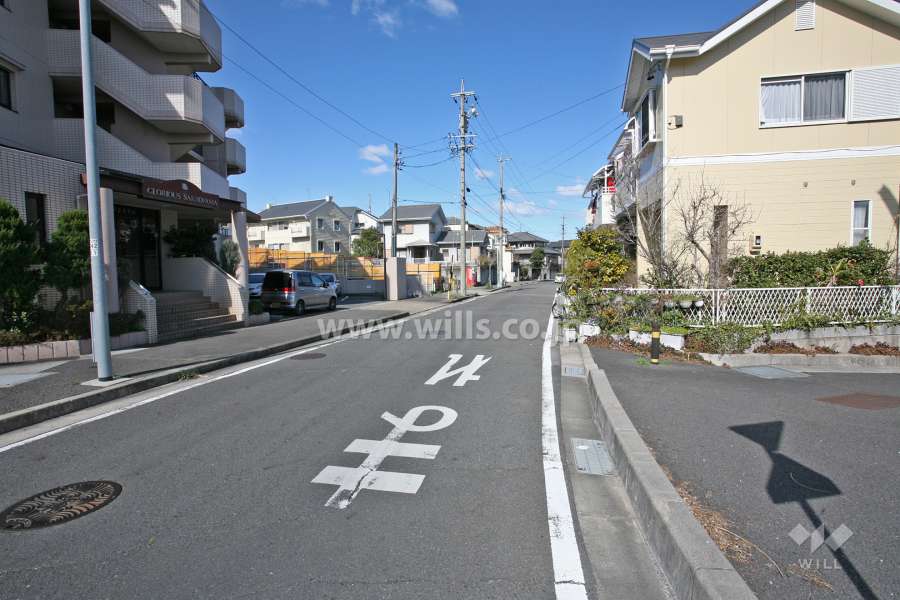敷地北側の前面道路