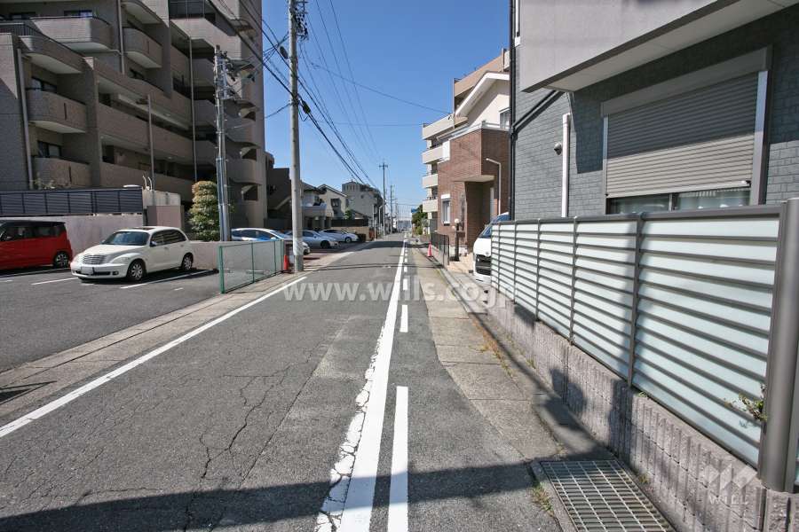 敷地南側の前面道路