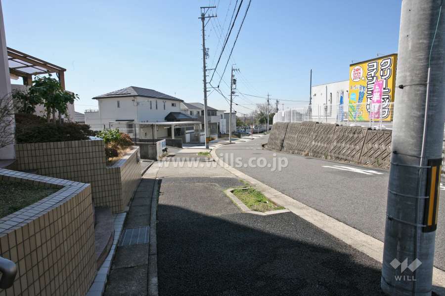 敷地北西の前面道路