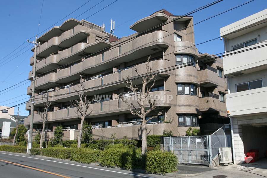 ライオンズマンション滝ノ水公園の外観（南東側から）