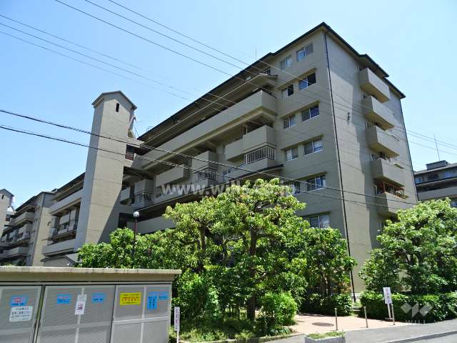 メゾン千里丘2番街F棟の外観（北西側から）