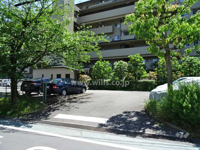 駐車場出入り口