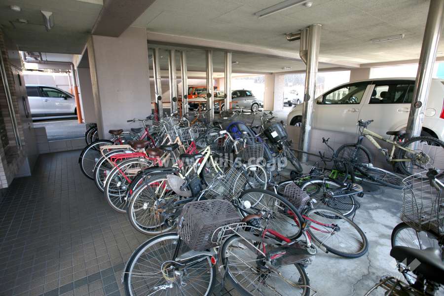 屋内に設けられた駐輪場