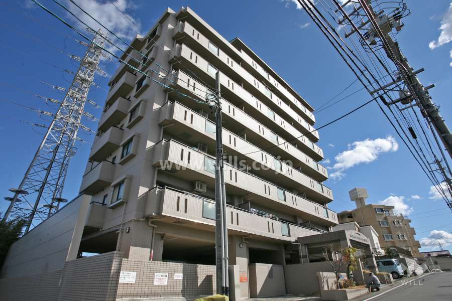 グローリアス鳴海諏訪山の外観(西側から)