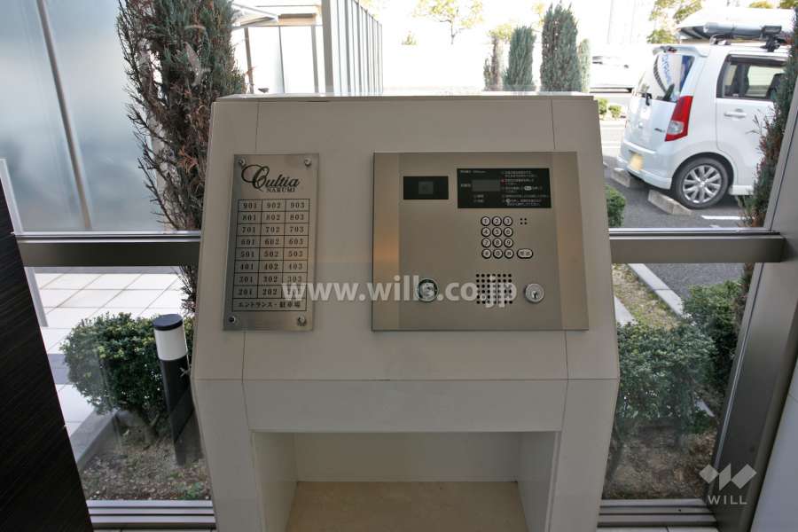 エントランスはオートロック付きです。