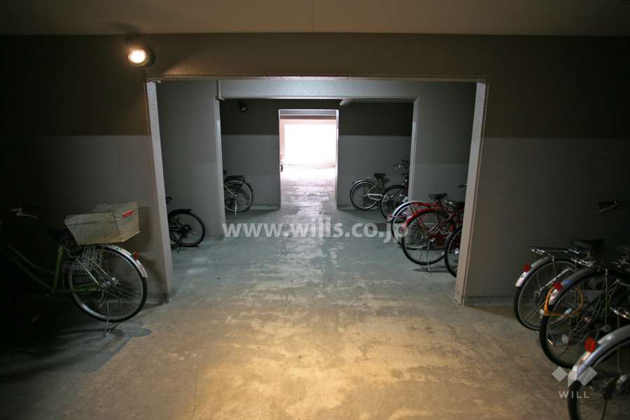 屋内に設けられた駐輪場