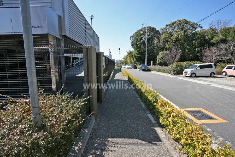 敷地北東側の前面道路