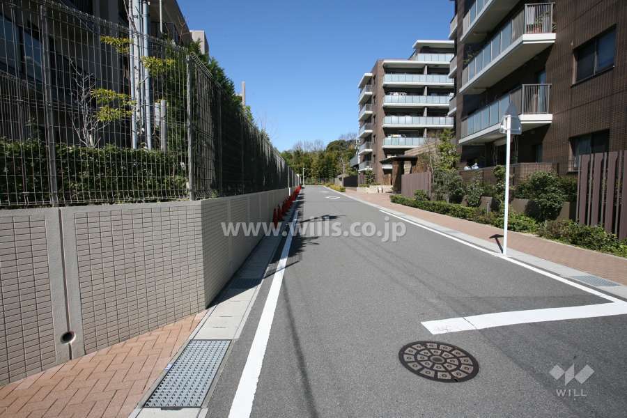敷地南西側の前面道路