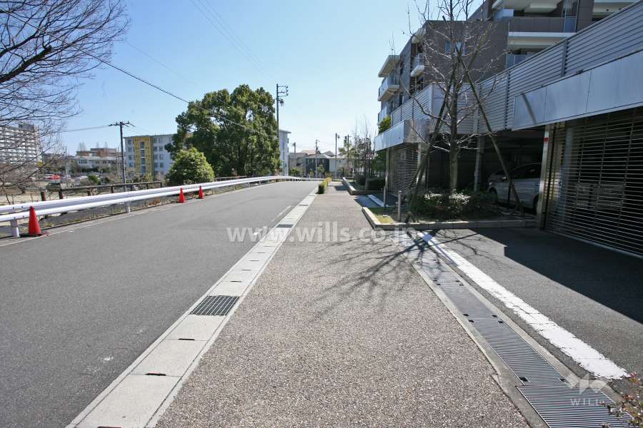 敷地北西側の前面道路