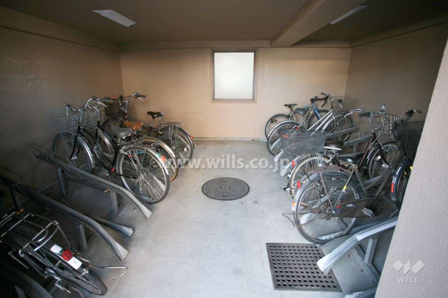屋内に設けられた駐輪場