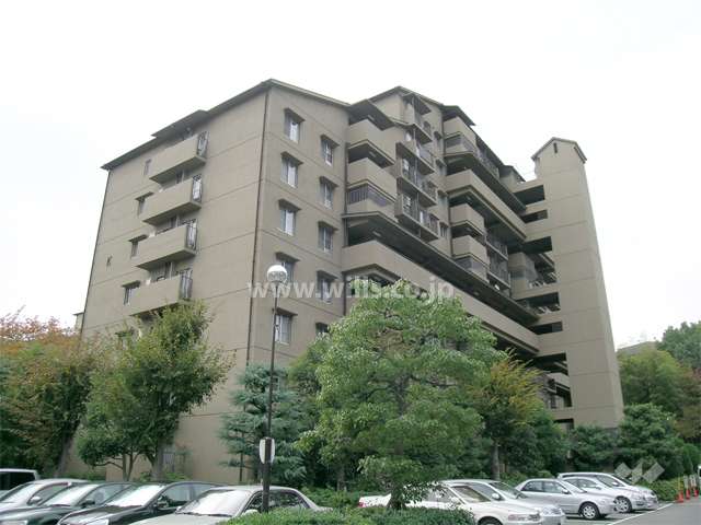 メゾン千里丘4番街L棟の外観（北東側から）