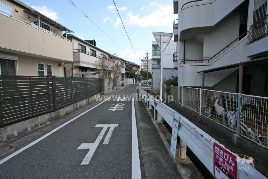 敷地北側の前面道路