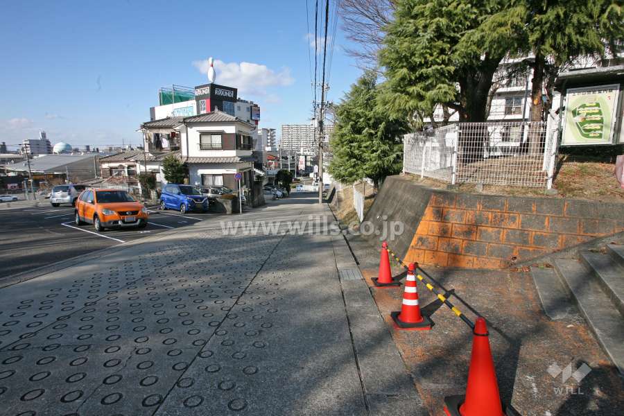 敷地東側の前面道路