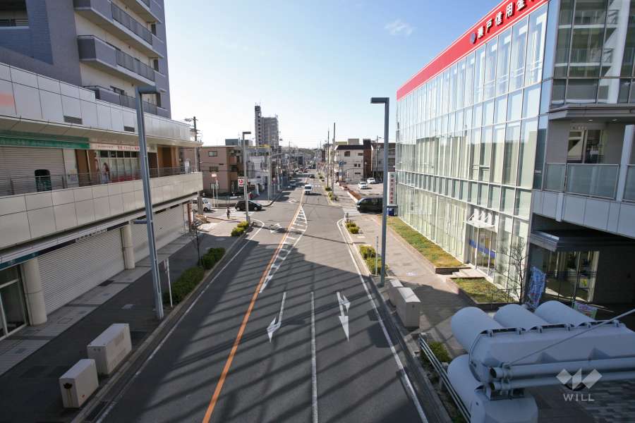 敷地東側の前面道路