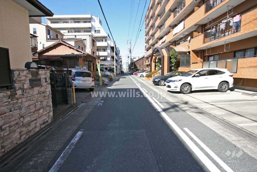 敷地南側の前面道路