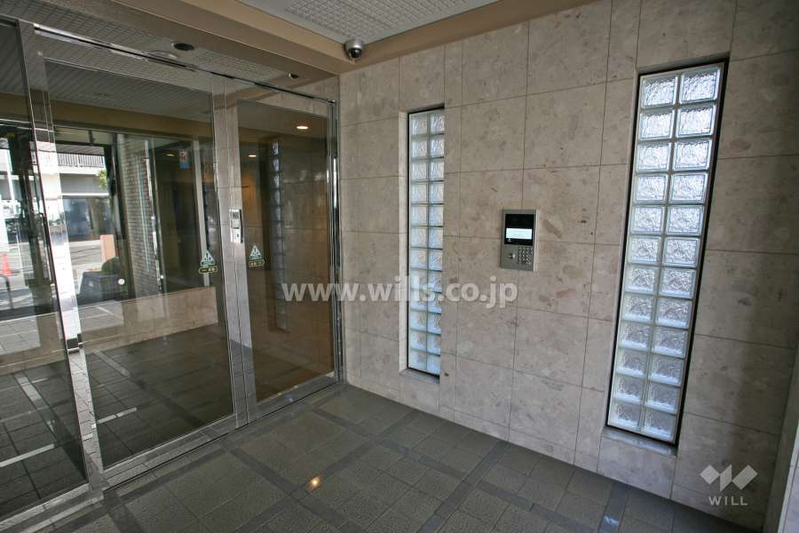 エントランスはオートロック付きです。