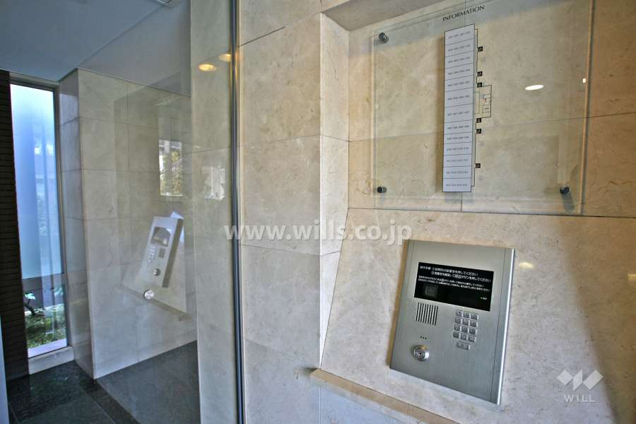 エントランスはオートロック付きです。