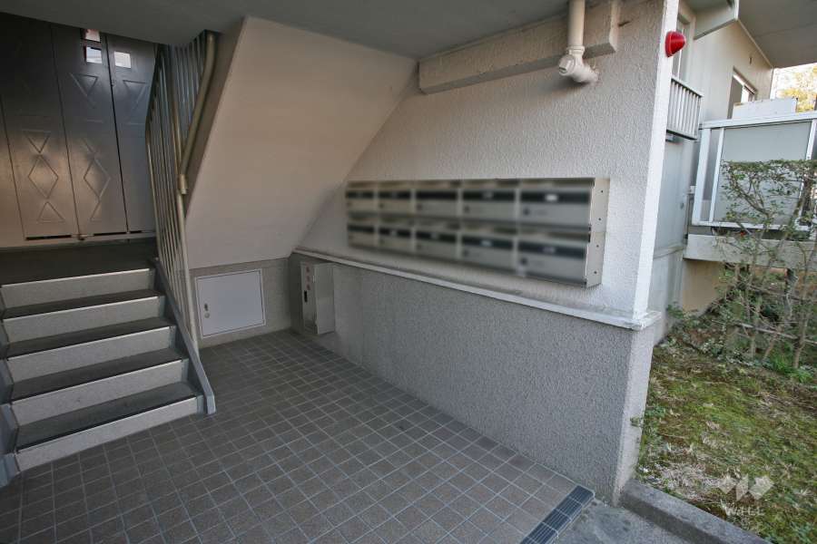 住戸入り口（共用ポスト）