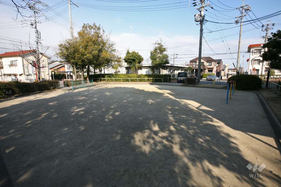 敷地西側にある『伝治山西公園』