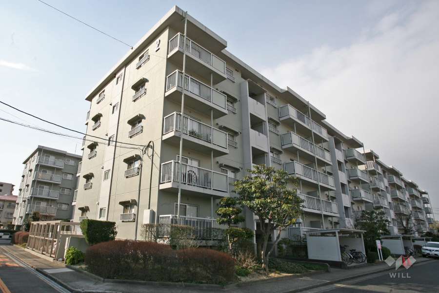 タウン伝治山2号棟の外観（北東側から）