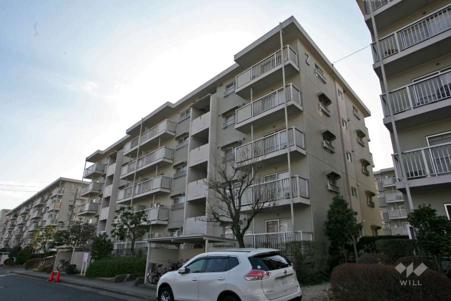 タウン伝治山2号棟の外観（北西側から）