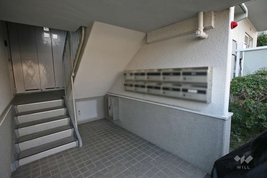 住戸入り口（共用ポスト）