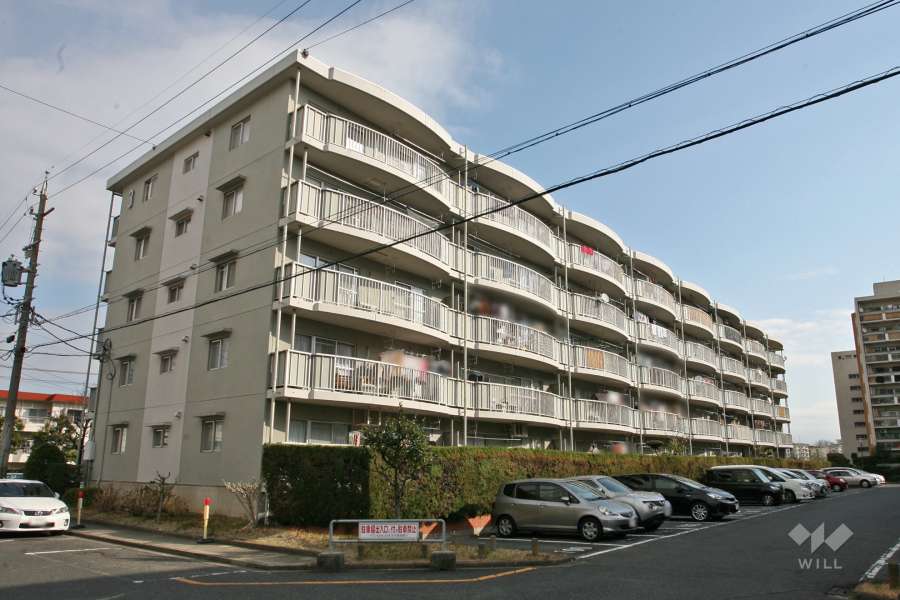 タウン伝治山3号棟の外観（南西側から）