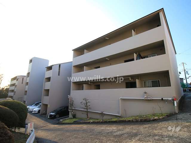 千里ヶ丘マンションB棟の外観（北西側から）