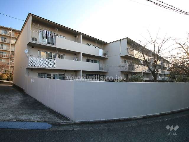 千里ヶ丘マンションB棟の外観（南西側から）