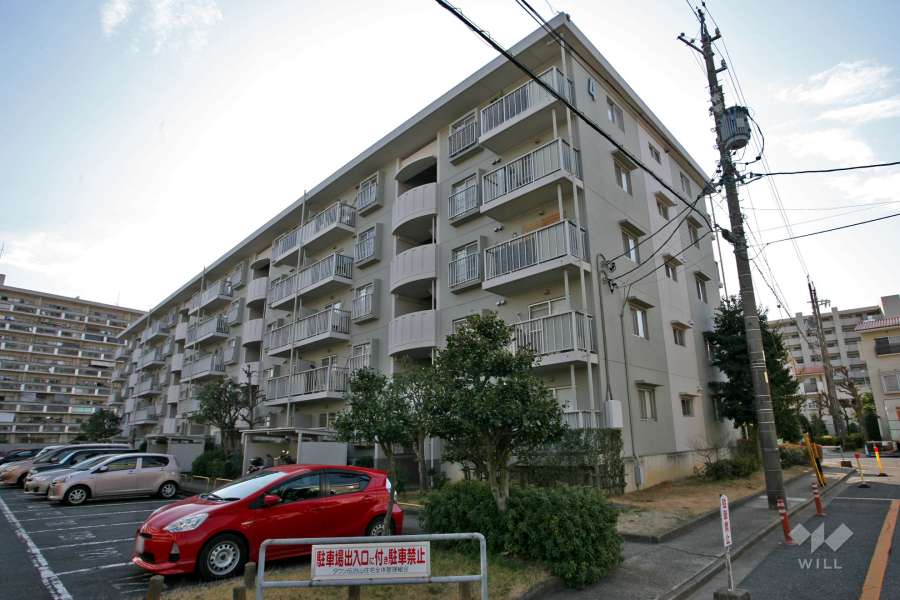タウン伝治山4号棟の外観（北西側から）