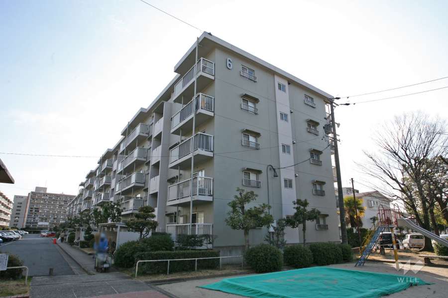 タウン伝治山6号棟の外観（北西側から）