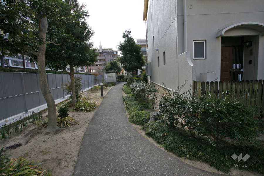 東側通路