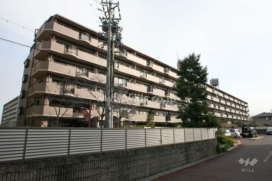 ラビデンス伝治山の外観（南東側から）