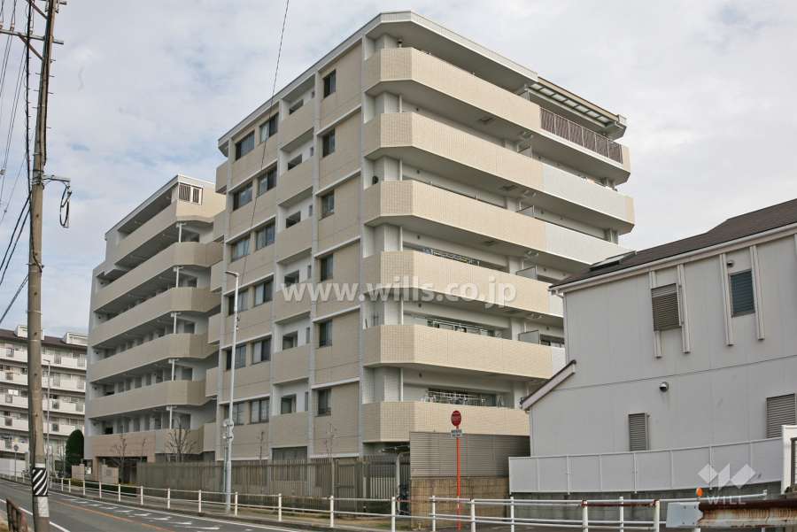 ライオンズ薬師山ヒルトップスクエアの外観(南西側から)