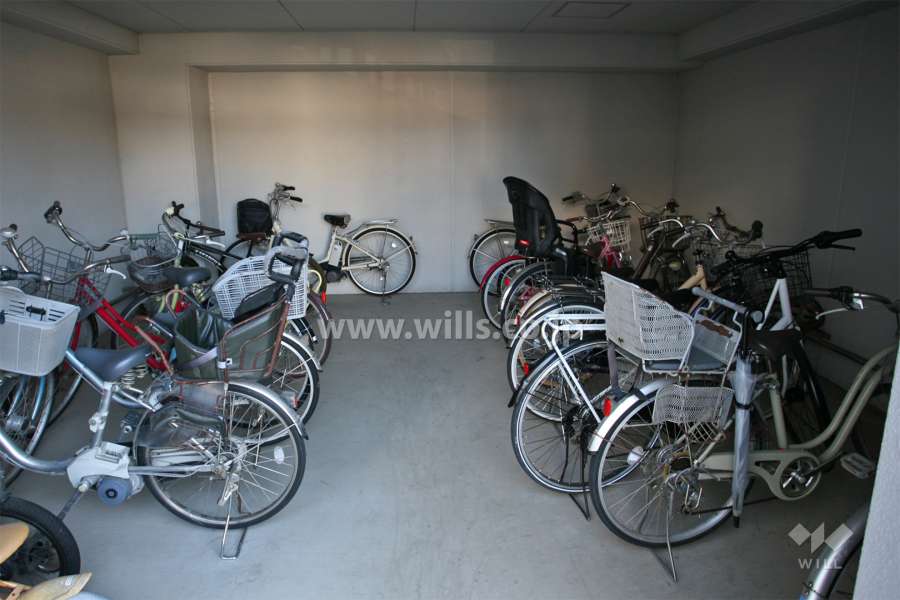 屋内に設けられた駐輪場
