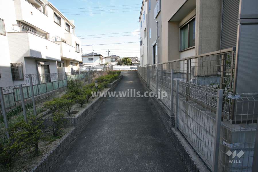 敷地東側道路への連絡通路